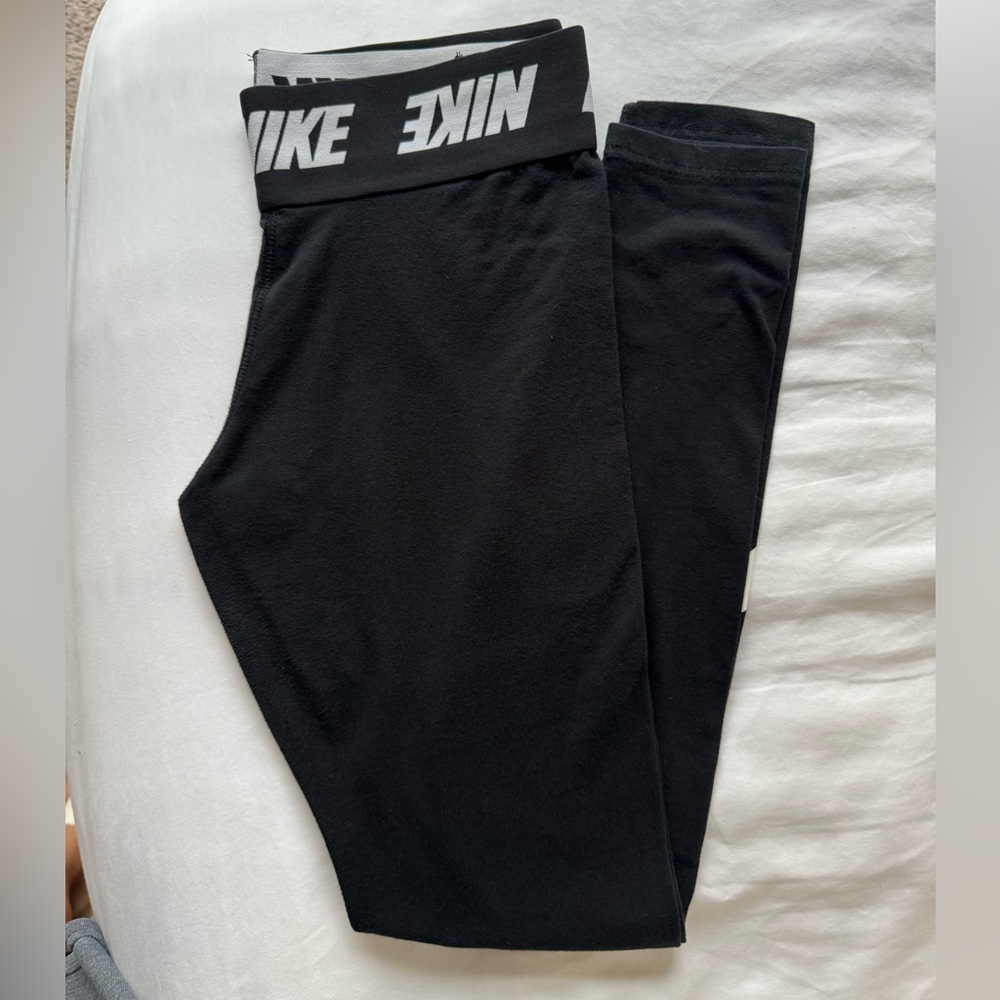 Nike Sportswear Essential Leggings